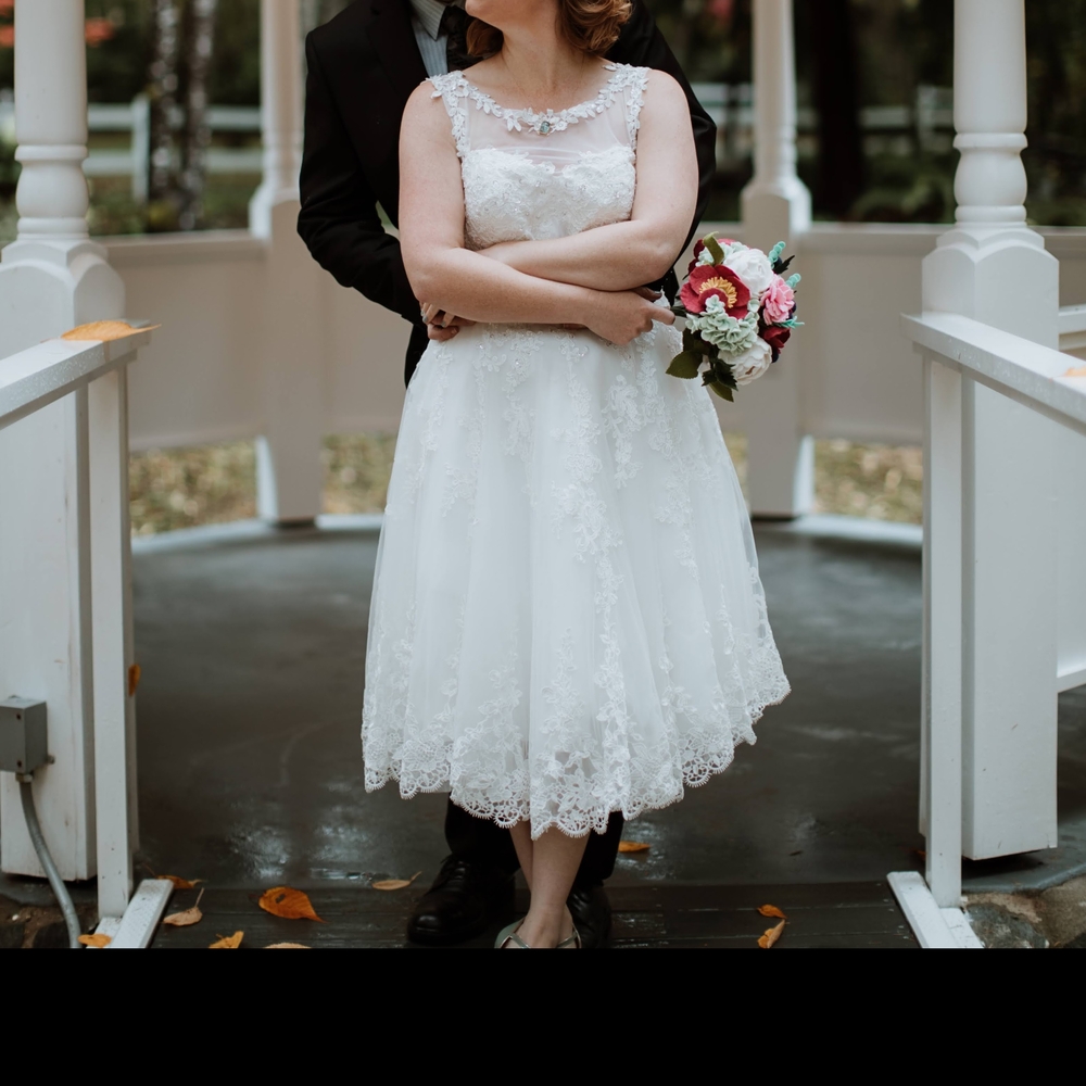 White A-Line Sleeveless Scoop Neck Wedding Dress